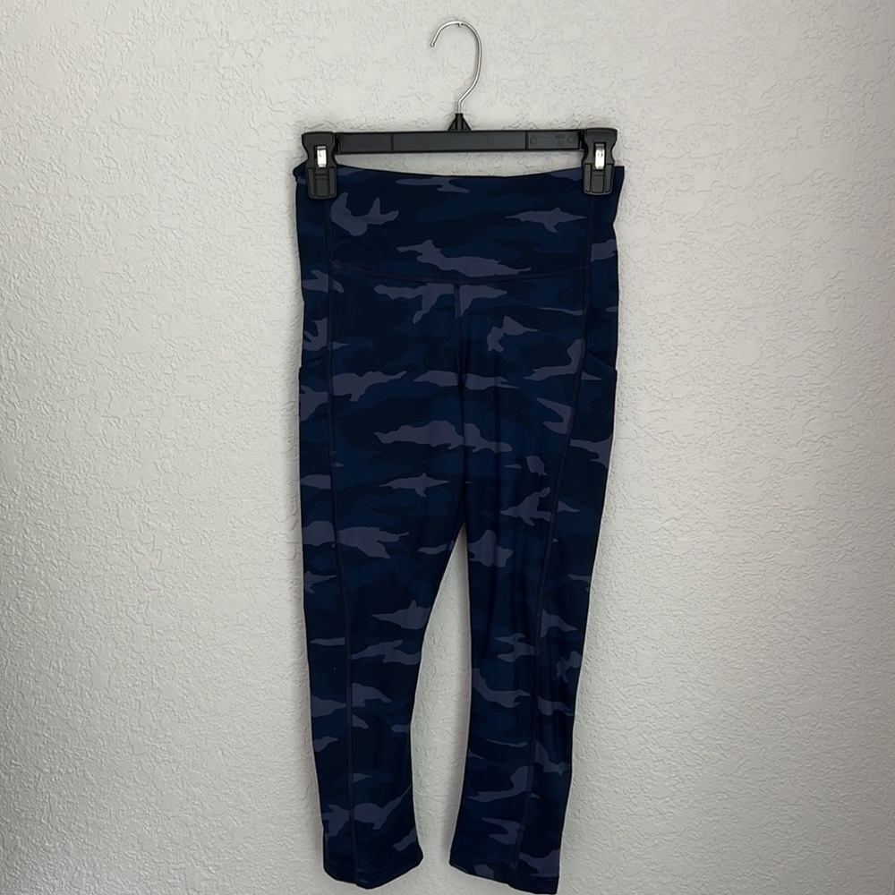 Athleta capris. Size XS. Blue camo.
